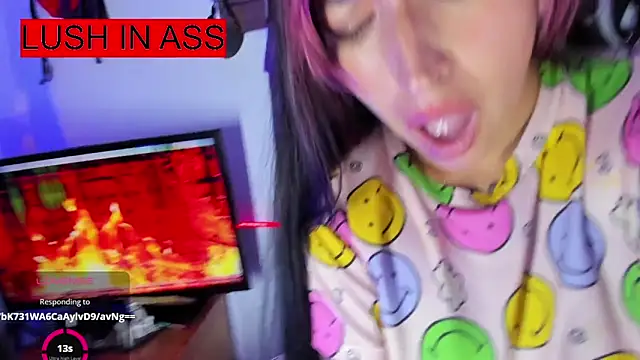 LucyStrike_ Show Webcam