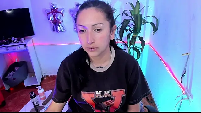 Chat +18 de LucyStrike_ ao vivo