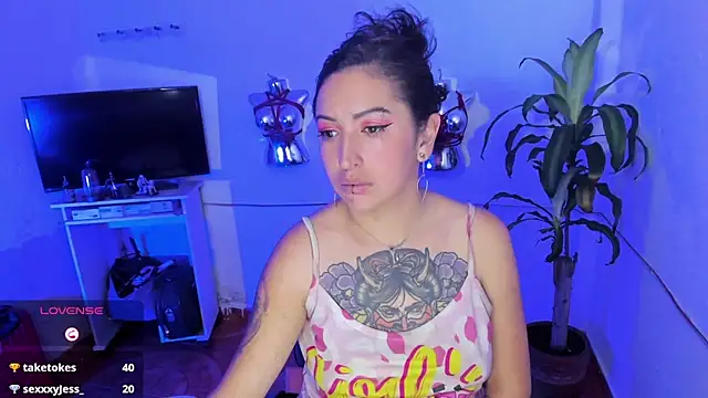 LucyStrike_'s Webcam Show