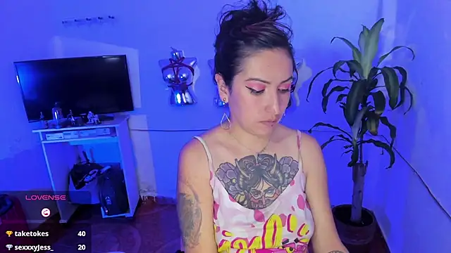 Show de LucyStrike_ na webcam