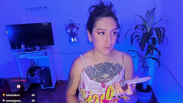 LucyStrike_'s Webcam Show