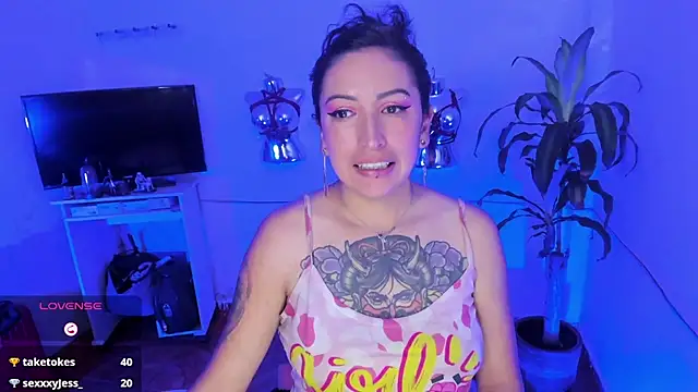 LucyStrike_ live XXX chat