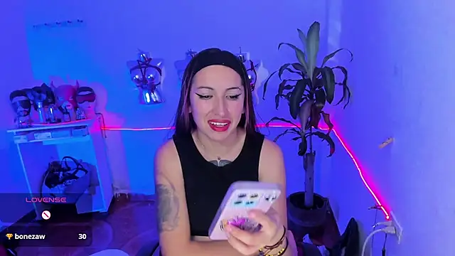 LucyStrike_'s Webcam Show