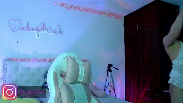 alee_lenoxx's Webcam Show