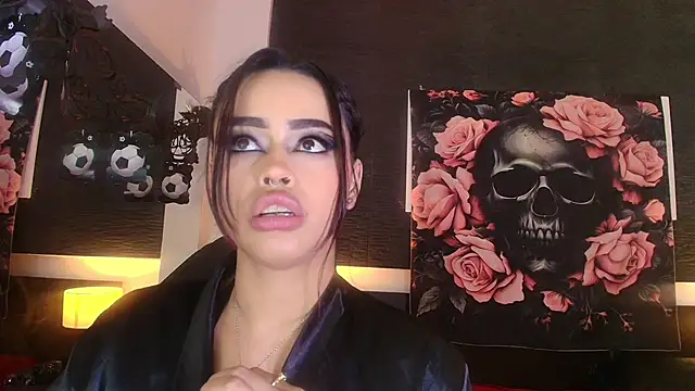 EvaaFoxxy1 Adlı Modelin Canlı XXX Sohbeti