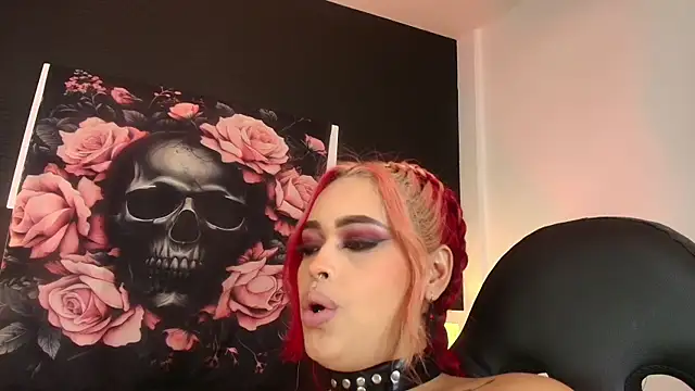 EvaaFoxxy1's Live XXX Chat