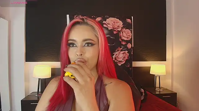 EvaaFoxxy1 Live XXX Chat