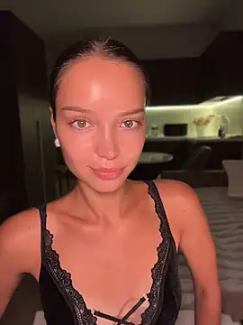 hey_imMia Adlı Modelin Web Kamerası Şovu