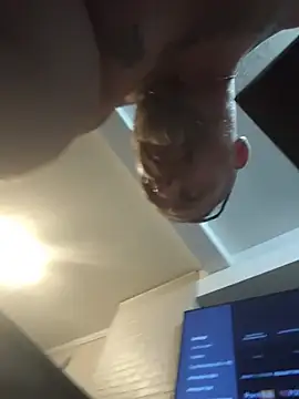 הופעת וובקאם של Buddy_Cuck