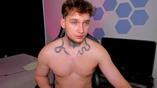 Chris_Tyson Show in webcam