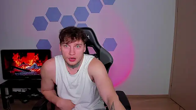 Chris_Tyson Show in webcam