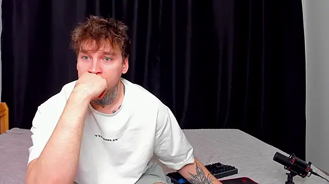 הופעת וובקאם של Chris_Tyson