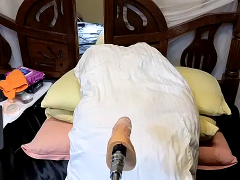 Horny-Nougatbaby webcam show