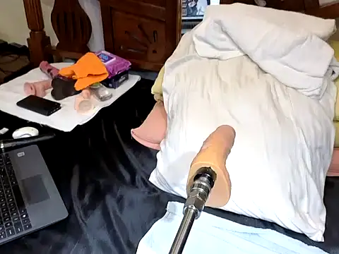 Horny-Nougatbaby's Webcam Show