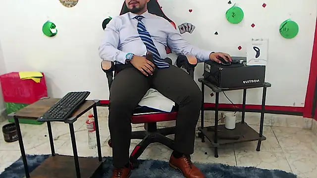 Show de KalethBigDick na webcam