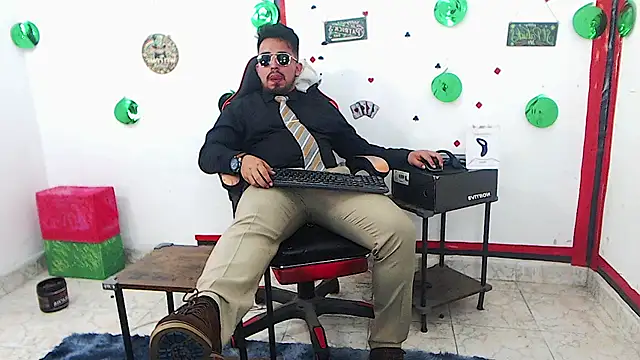 KalethBigDick: вебкам-шоу