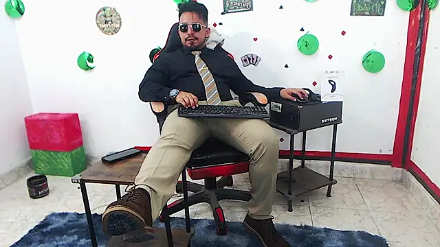 KalethBigDick Adlı Modelin Web Kamerası Şovu