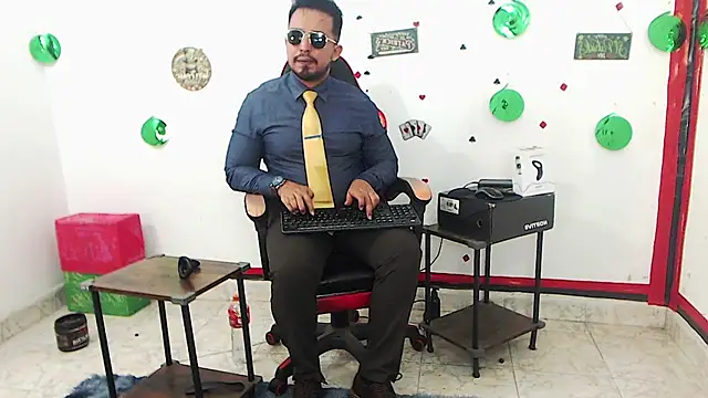 KalethBigDick: вебкам-шо у