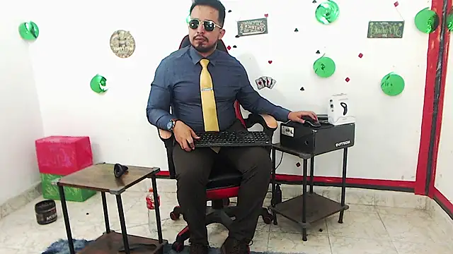 KalethBigDick: вебкам-шоу