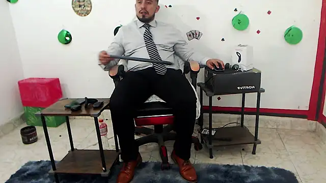 Show modela KalethBigDick na web-kameri