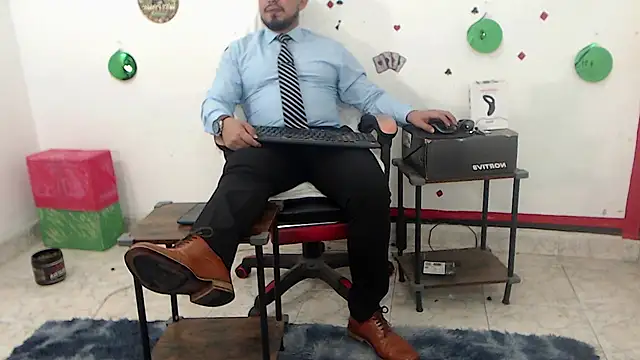 Pokazy przed kamerką – KalethBigDick