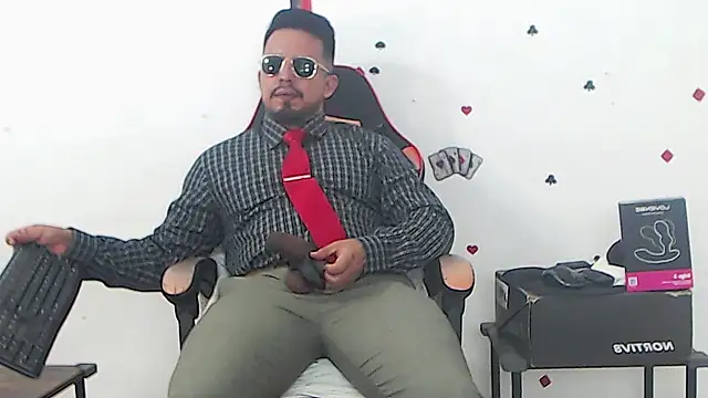Show modela KalethBigDick na web-kameri