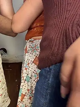 Miss__Malaika: διαδικτυακό σόου στην κάμερα