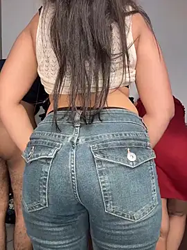 Miss__Malaika: διαδικτυακό σόου στην κάμερα