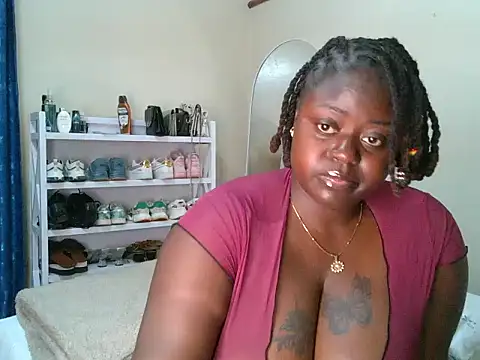 t-QueenSlyy webcam show