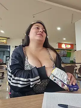 XXX chat uživo modela Celeem_