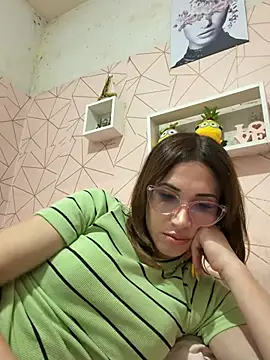 Irresistible37's Live XXX Chat