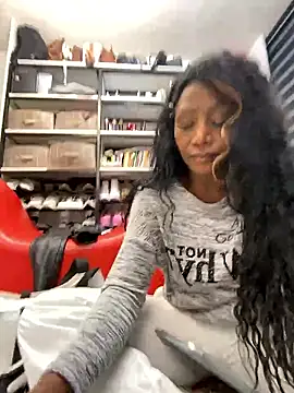 Chat +18 de suuki_suukam ao vivo