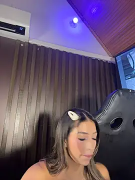 Show modela Atenea_cute21 na web-kameri