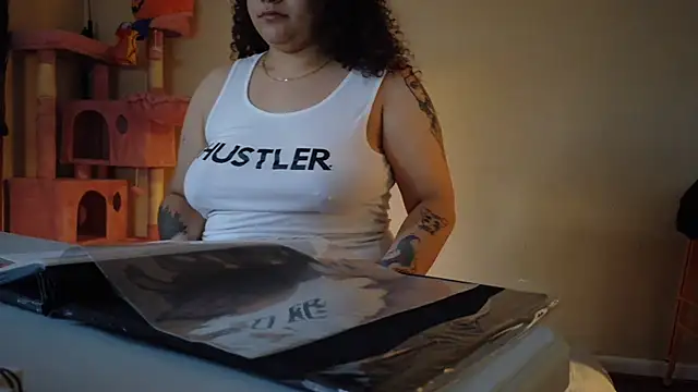 honeeyyy_pot's Webcam Show