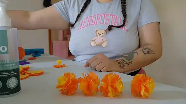 Pokazy przed kamerką – honeeyyy_pot