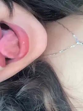 sanya-27 Webcam-Show
