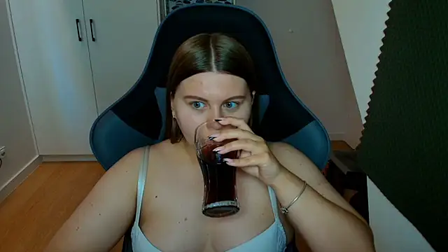 XXX chat uživo modela AbbyLuxee
