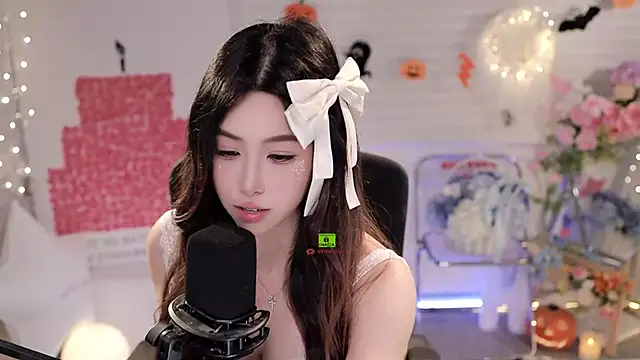 SleepArtist live XXX chat