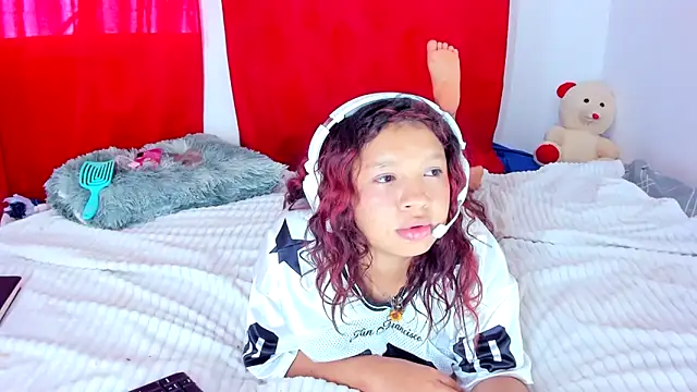 Emily_Coper18のウェブカメラショー