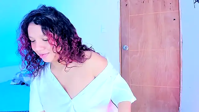 Онлайн чат XXX Emily_Coper18