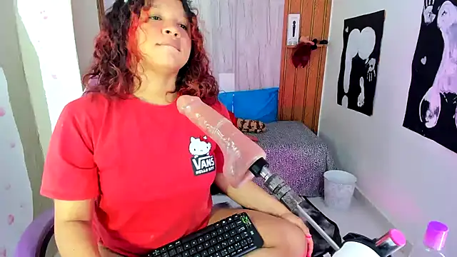 Chatroom XXX en direct de Emily_Coper18