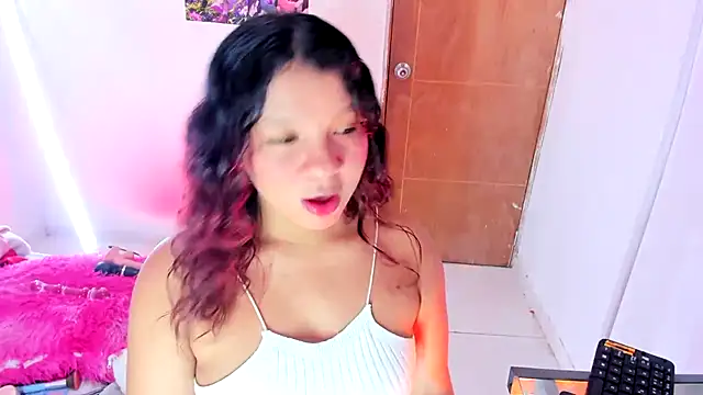 Chatroom XXX en direct de Emily_Coper18