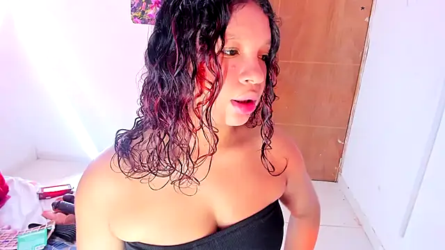 Chat +18 de Emily_Coper18 ao vivo
