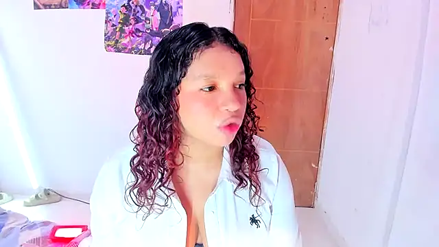 Emily_Coper18 Chat XXX in diretta