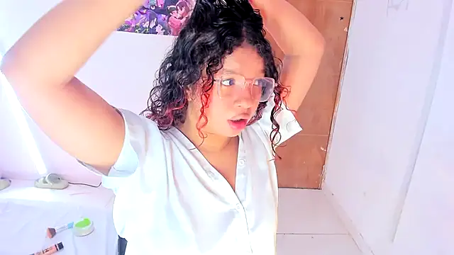 Chat XXX en directo de Emily_Coper18