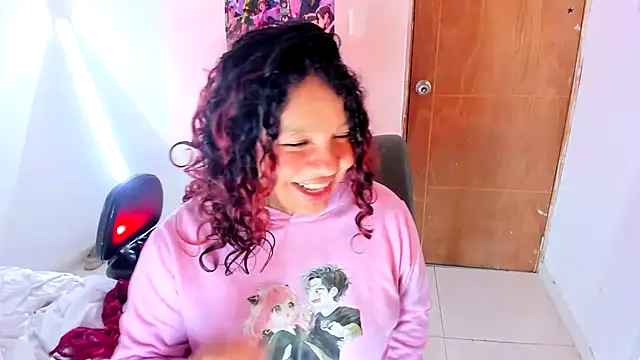 Emily_Coper18 Adlı Modelin Canlı XXX Sohbeti