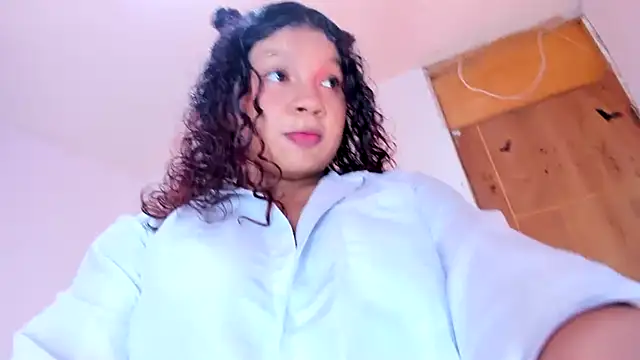 Emily_Coper18 Obrolan Langsung XXX