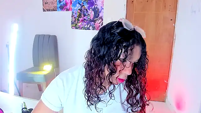 Emily_Coper18のライブXXXチャット