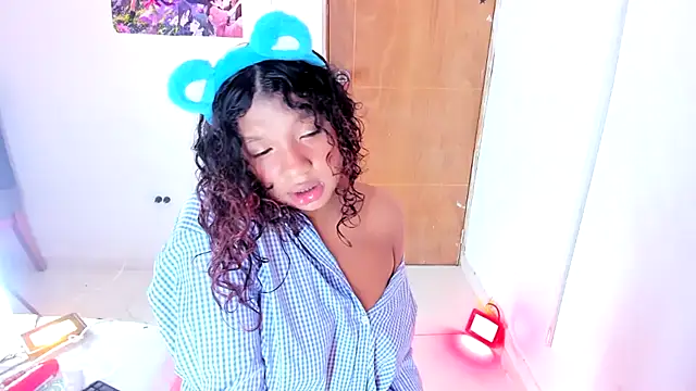 Emily_Coper18's Live XXX Chat