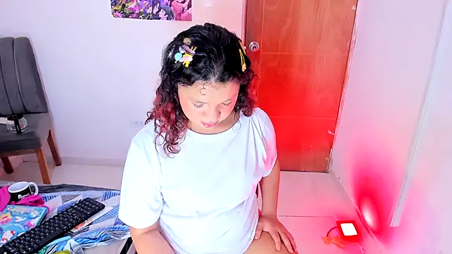 Chat +18 de Emily_Coper18 ao vivo